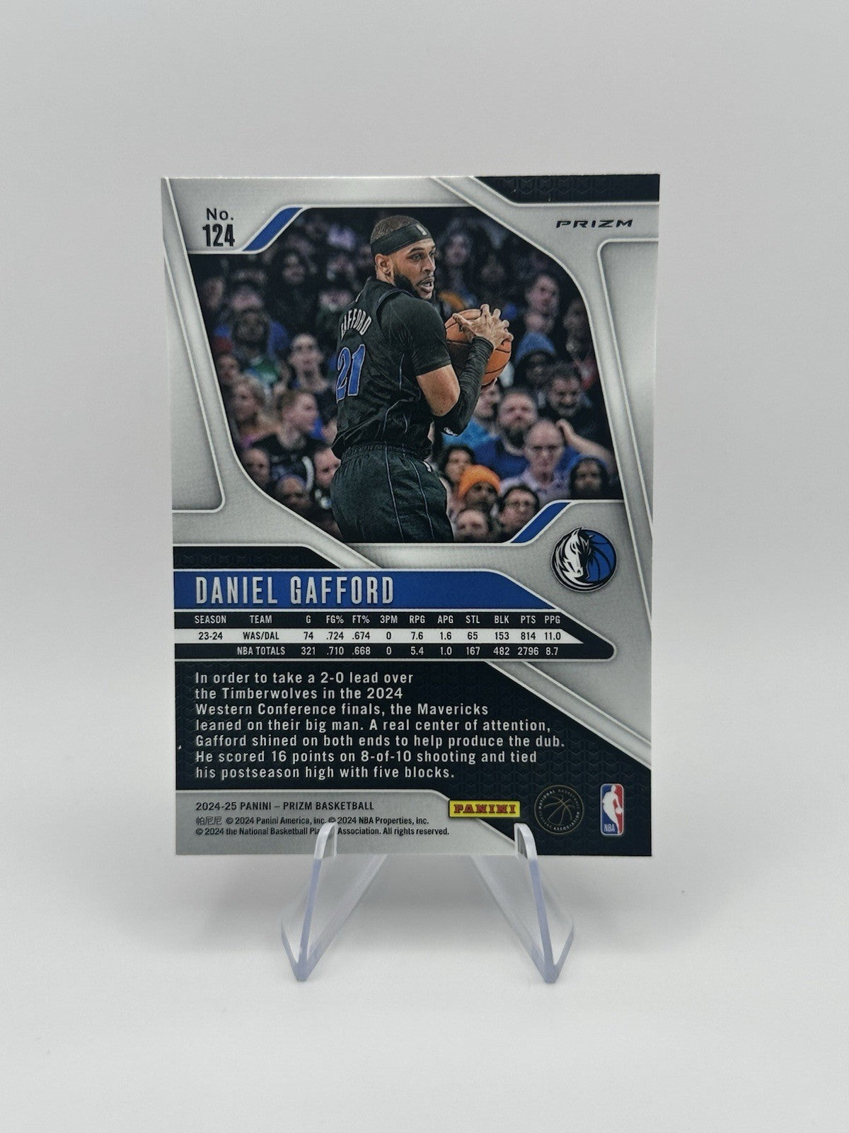 2024-25 Panini Prizm Red Cracked Ice Dallas Mavericks #124 Daniel Gafford