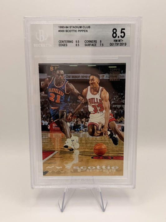 Scottie Pippen 1993-94 Stadium Club #300 Beckett 8.5 NM-MT+ Chicago Bulls