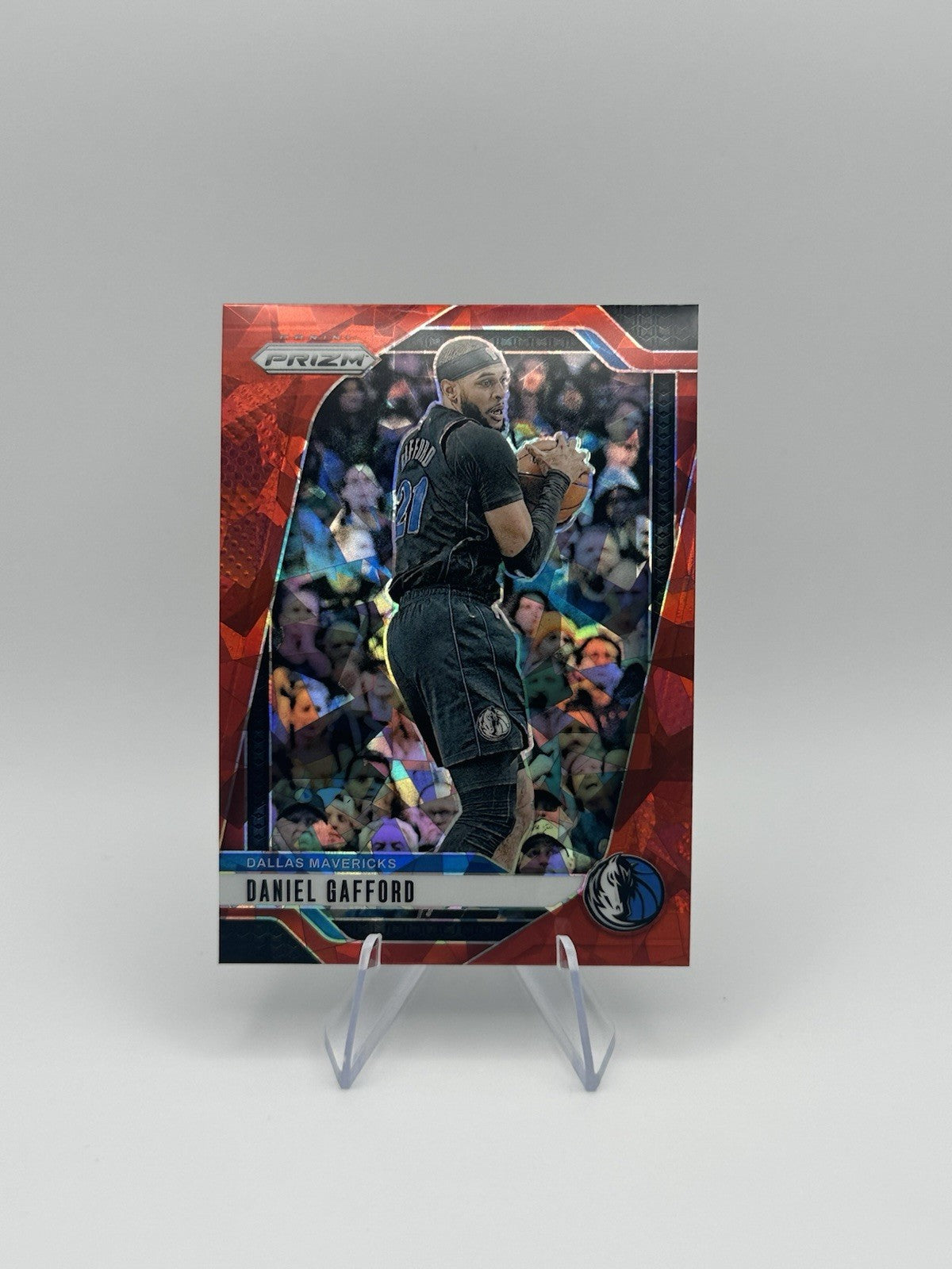 2024-25 Panini Prizm Red Cracked Ice Dallas Mavericks #124 Daniel Gafford